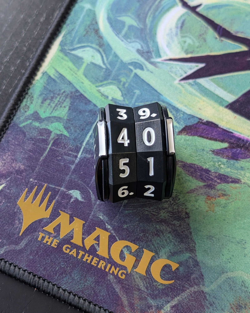Magic the Gathering: Click Wheel Life Counter - Foundations (Black/White)