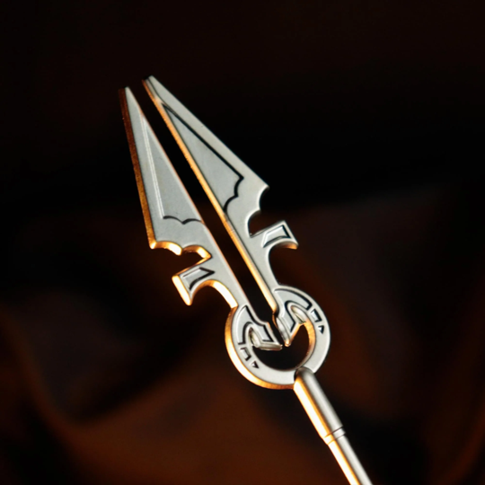 Magic: The Gathering - Avacyn's Moonsilver Spear .999 Sliver Plated Mini Replica (Limited Edition)